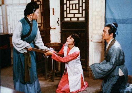 司棋被逐出紫菱洲前，迎春明明答應出手相助，為何卻臨時反悔？