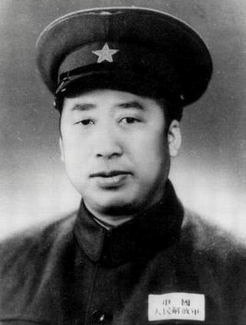 “人螺絲”史阜民：用身體做鋼軌螺釘，保證18列軍車全部安全透過