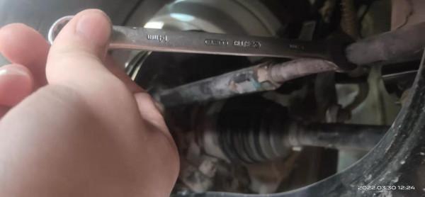 本田競瑞，底盤磕碰維修+四輪定位，收了80元，如何？