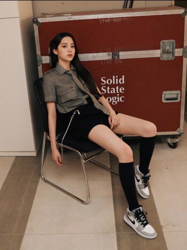 明星穿什麼——冬日必備單品小腿襪 明星穿什麼——冬日必備單品小腿襪