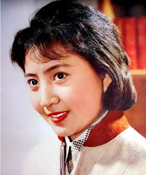 80年代美女影星高英,從紅極一時到迴歸平淡,她這樣的選擇對嗎? 80年代美女影星高英,從紅極一時到迴歸平淡,她這樣的選擇對嗎?