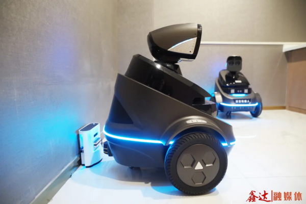 機器人上崗!鑫達安防看我的 機器人上崗!鑫達安防看我的