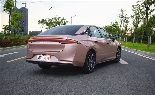 試駕AION S Plus,15萬級純電動轎跑轎中的一匹黑馬 試駕AION S Plus,15萬級純電動轎跑轎中的一匹黑馬