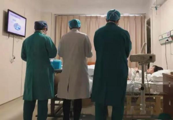 Papi醬電影被嘲無病呻吟，自從孩子隨了父姓，獨立女性人設塌了？