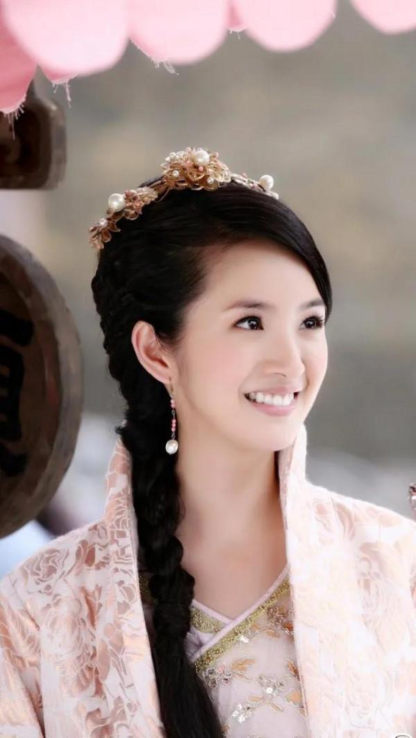 林依晨分享慶生照,還曬出了寶寶的小腳丫,粉嫩嫩的好可愛 林依晨分享慶生照,還曬出了寶寶的小腳丫,粉嫩嫩的好可愛