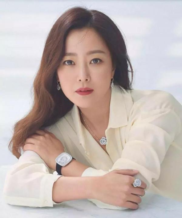 韓流明星過度整容到底有多恐怖？金喜善垮臉，蔡琳險些認不出來