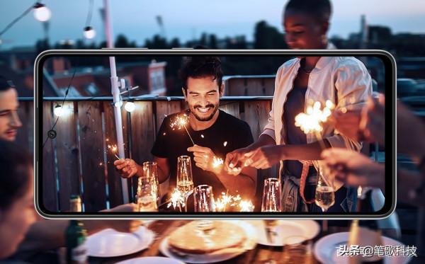 小巧別緻,細膩螢幕,舒適體驗,三星A52直降400元,中端手機首選 小巧別緻,細膩螢幕,舒適體驗,三星A52直降400元,中端手機首選