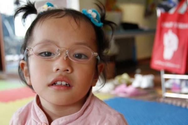 雲南42歲殘疾媽媽，欠鉅款做試管嬰兒，女兒出生後她卻追悔莫及