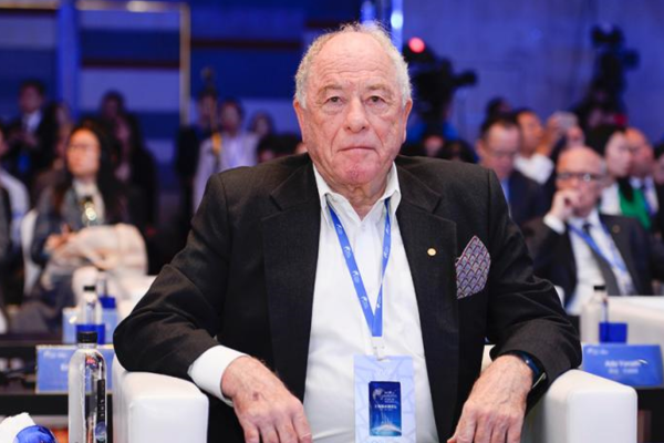 諾貝爾化學獎得主,身價過億卻不願在國外發展,只求“中國綠卡” 諾貝爾化學獎得主,身價過億卻不願在國外發展,只求“中國綠卡”