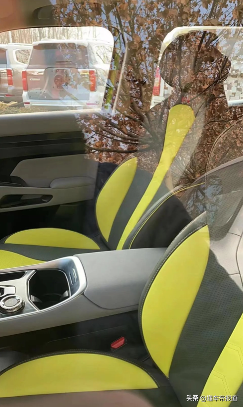 新車｜哈弗酷狗實車內飾曝光，配雙聯屏，兼顧科技與硬核