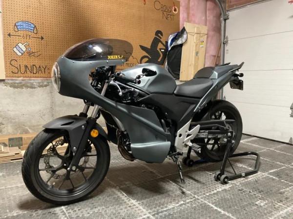 定製 &vert; 亞裔小夥和他的第一輛改裝本田CBR 500R