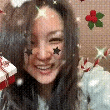 《長津湖》後無聖誕？何潔因發聖誕影片被網暴：你不火是有原因的