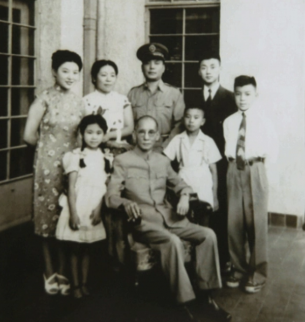 1950年，陳賡剿匪擊斃龍雲兒子，毛澤東批示：讓龍副主席親自處理