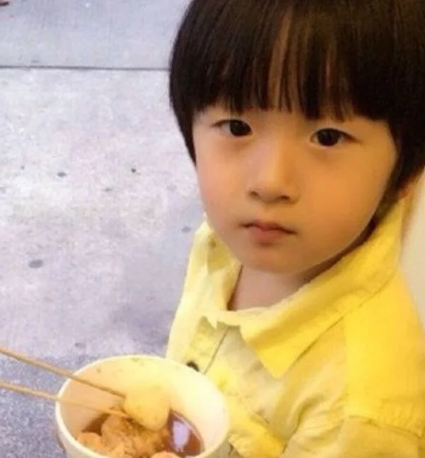 鄒明軒才是“整容式”長大，瘦身成功後容顏大變，小正太誕生了