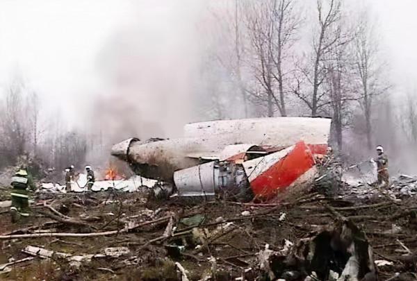2010年，波蘭總統專機在俄墜毀，89名高官全遇難，兩國陷入口水戰