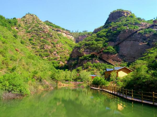 河南一景區極為冷門，名字充滿少數民族風格，山勢雄偉壯觀遊客少