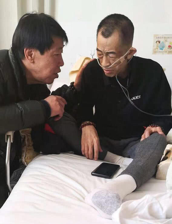 李連杰大火後，請大哥做助理年薪120萬，為啥二哥還在農村種地？