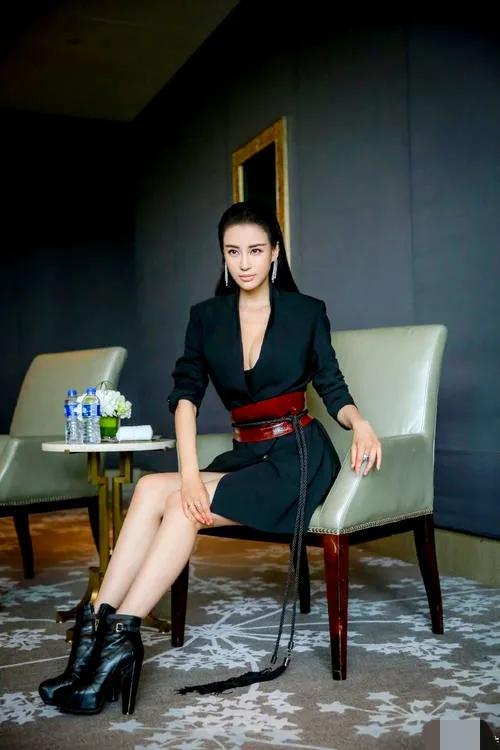 母其彌雅,雲南大山裡走出來的世界瑜伽女神 母其彌雅,雲南大山裡走出來的世界瑜伽女神