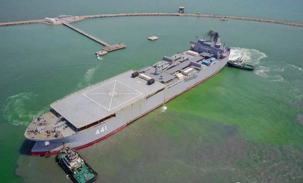 英雄編隊回國!伊朗舉行儀式歡迎完成4.5萬公里航程的75號編隊 英雄編隊回國!伊朗舉行儀式歡迎完成4.5萬公里航程的75號編隊