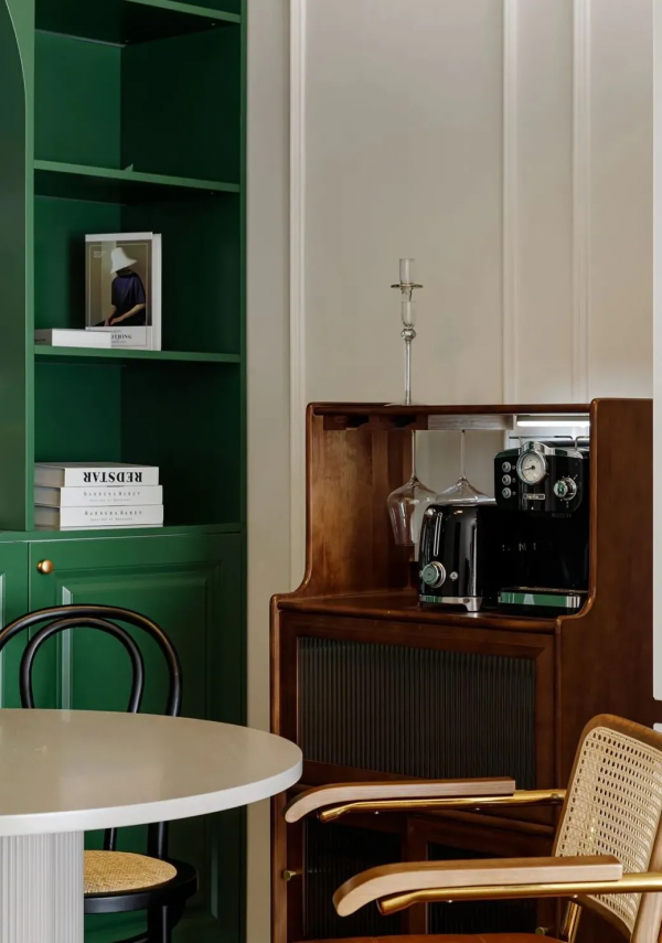 北京80㎡兩居室,復古綠、石膏線、烏雲桌布…打造濃郁美式風婚房 北京80㎡兩居室,復古綠、石膏線、烏雲桌布…打造濃郁美式風婚房