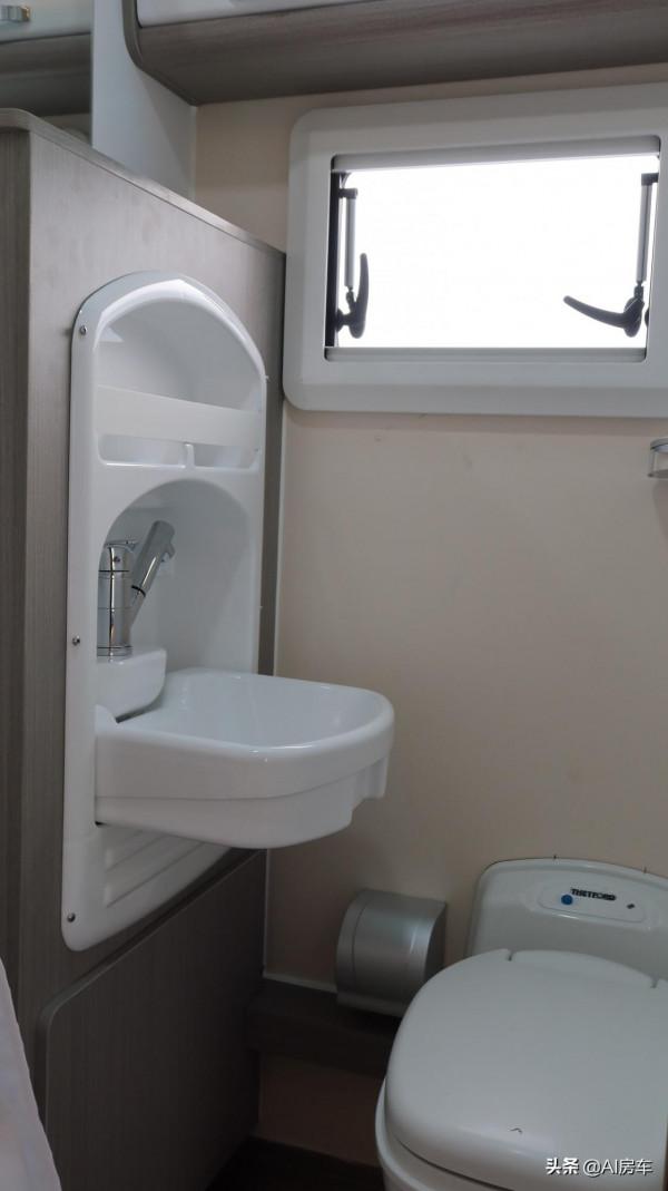 2.8T動力+全鋁車身，還帶頂配水電，專屬硬漢的軍品網紅一號房車