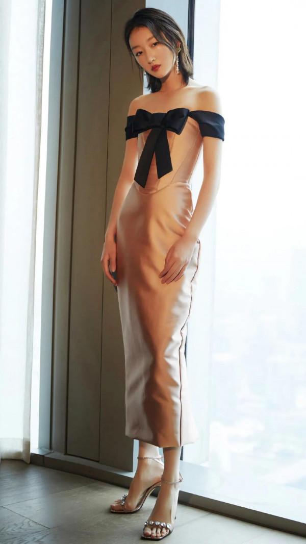 演員周冬雨寫真集