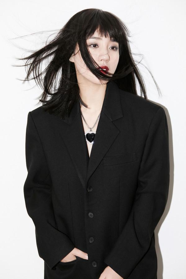 王智暗黑系酷girl大片 換了新發型又美又颯