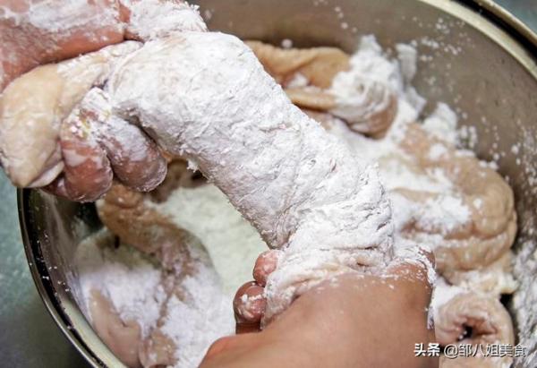 清洗豬大腸，巧用一招，洗得乾乾淨淨，無異味，爆炒滷煮都好吃