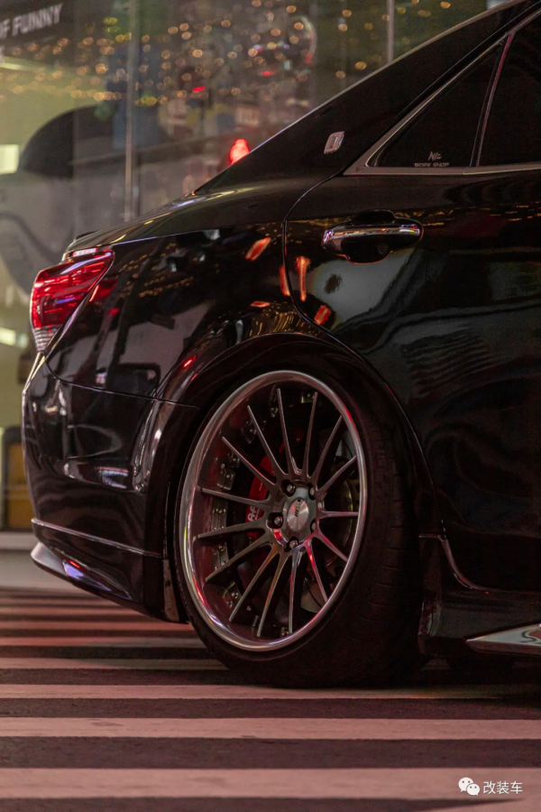 是什麼讓妹子上車後都說好？14代皇冠移植日規件融合雷克薩斯內飾