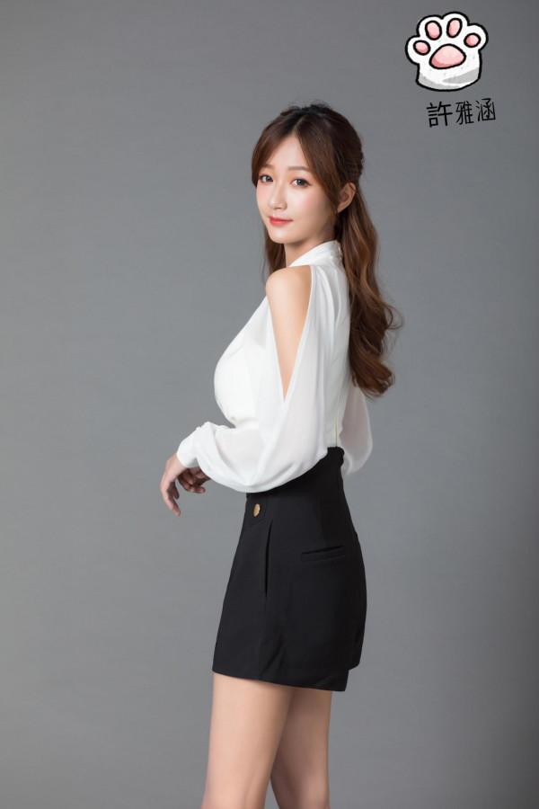 許雅涵新造型 參與100位知名藝人私服照拍攝