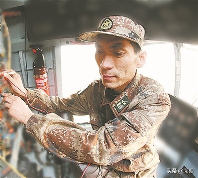 敢叫板外國專家，部隊為留住他改士官編制，公司40萬年薪挖人遭拒