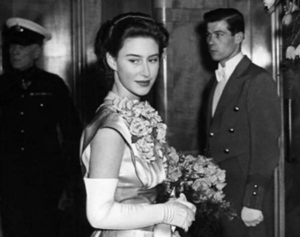 瑪格麗特從小比女王姐姐漂亮，40歲後面相刻薄俗氣，她經歷了什麼