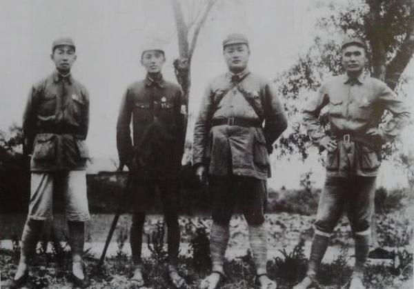 湘鄂贛游擊隊改編，與國民黨簽訂合作協議，遠在延安毛主席極不滿