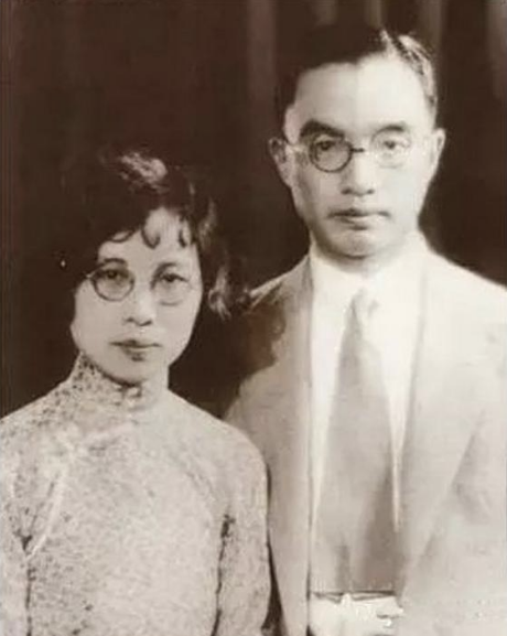 朱自清的《荷塘月色》，水平如何？莫言：行文不自然，病態的唯美