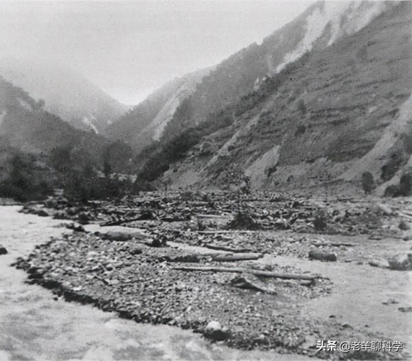 1933年，四川古城眨眼成湖！倖存者：連跳幾十個壕溝卻丟了孩子