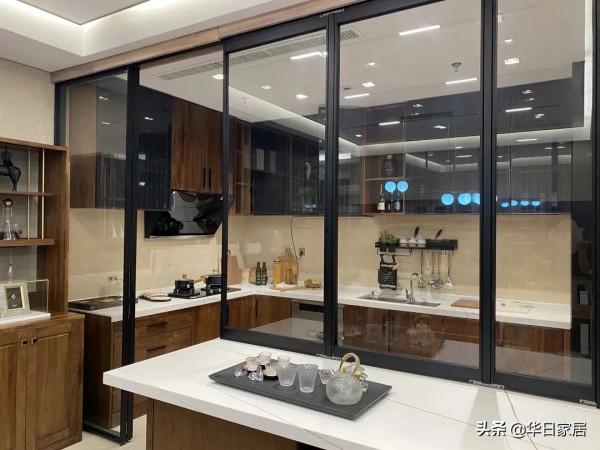 家裡廚房中西模式3秒切換,堪比變形金剛 家裡廚房中西模式3秒切換,堪比變形金剛