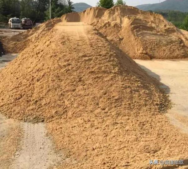 沙子如此緊俏，價格連年瘋漲，為何不去沙漠中運輸或到黃河裡採？