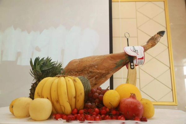 9個月虧15億，雛鷹農牧拿火腿還債，曾因無錢買飼料餓死200萬頭豬