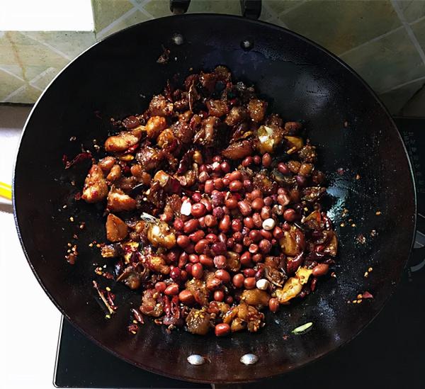 麻辣鮮香辣子雞做法~上桌秒光,簡單又好吃,巨過癮 麻辣鮮香辣子雞做法~上桌秒光,簡單又好吃,巨過癮