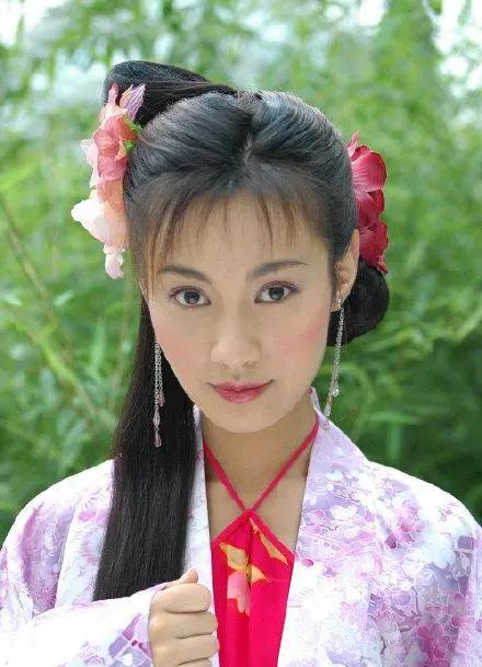 一直覺得楊穎長得像一個女演員，終於找到了