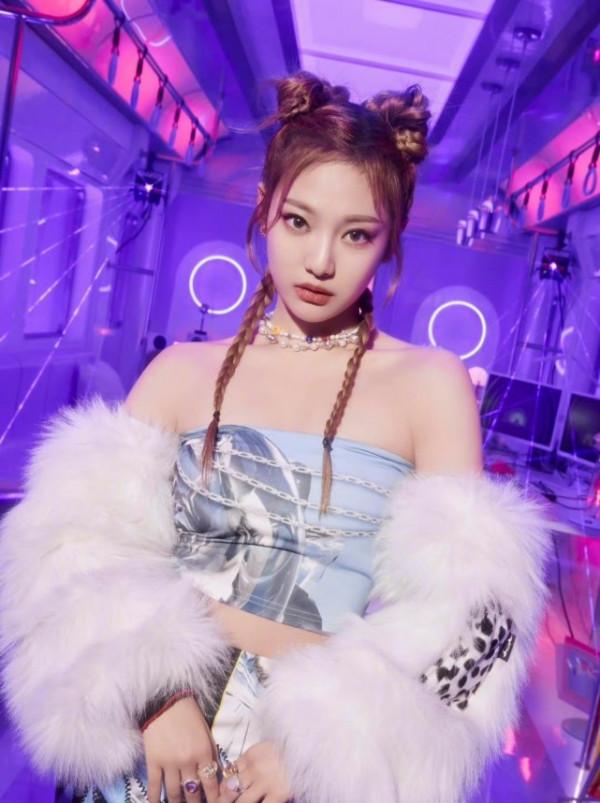 SM家族演唱會海報公開，粉絲調侃長達兩米，EXO卻只有一人