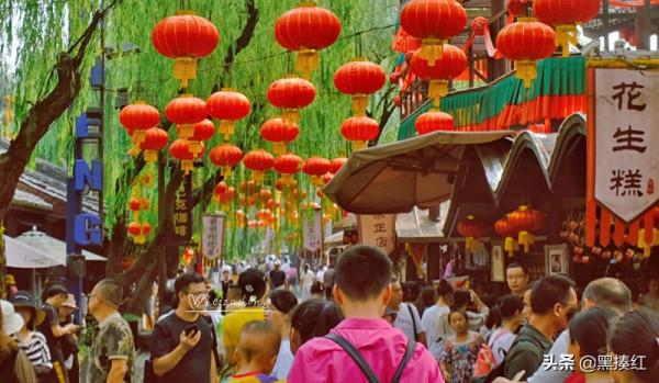 初遊新市古鎮，覺得這裡和烏鎮很像，後來才明白這“神似”的原因