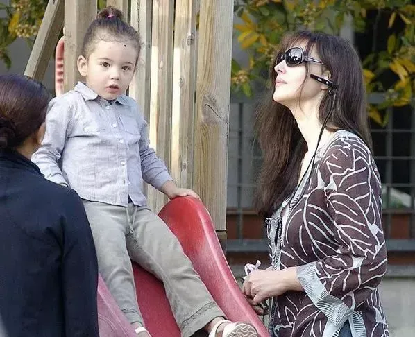 “壯漢身材”卻能被稱為地球球花，如今女兒還要成為最美星二代？