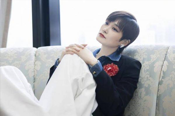 無價之姐，李宇春的黑紅往事，她是劃時代的標籤，憑什麼紅那麼久