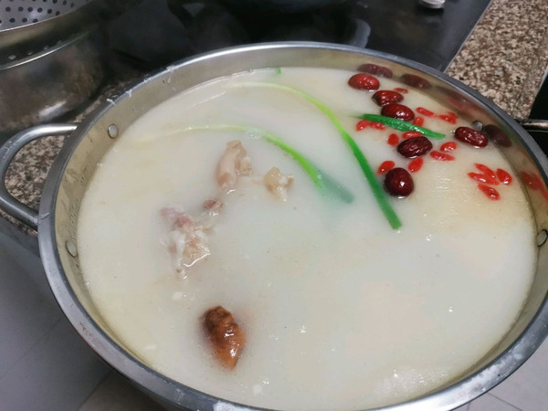 羊肉湯鍋（冬至奶白溫暖的湯）