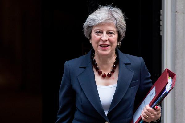 “梅姨”加速英國衰落後，約翰遜又來“接棒”，隨美起舞內憂外患