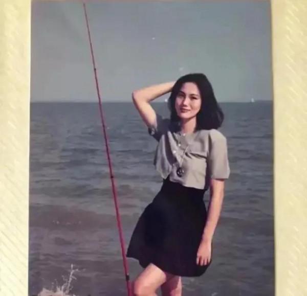 &OpenCurlyDoubleQuote;媽，你當初是怎麼看上我爸的？&rdquo;網友曬父母結婚照，讓人笑劈了