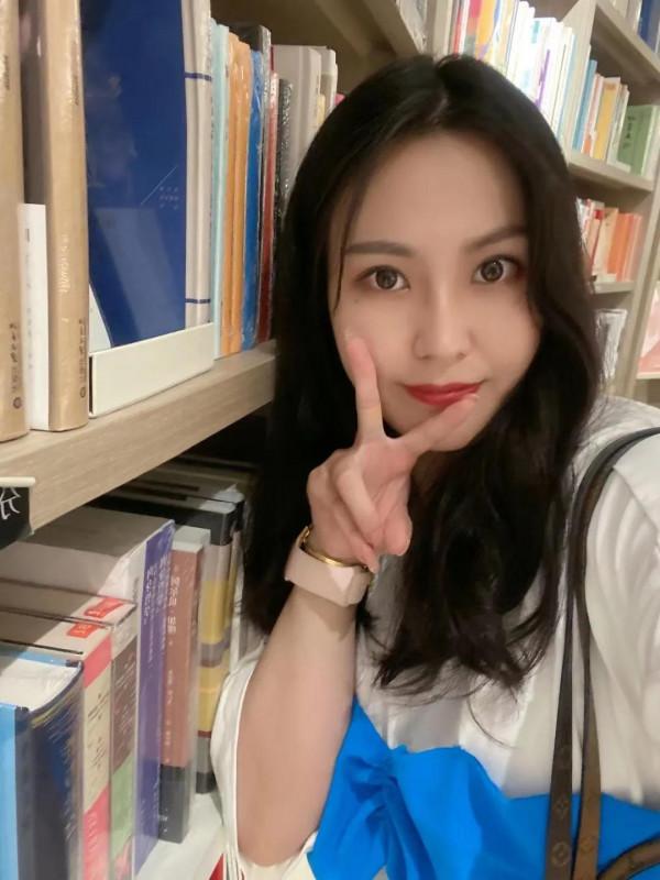 女騙子和我尬聊一個月，終於要賣給我酒了，網戀式銷售的套路