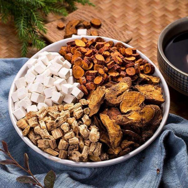 口乾並非是上火，溼氣過重，也會導致口乾，治療應從這兩方面入手