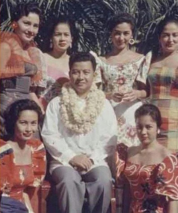 24歲柬埔寨公主自信曬中國大學畢業證，笑容甜美，穿蕾絲襯衫好美